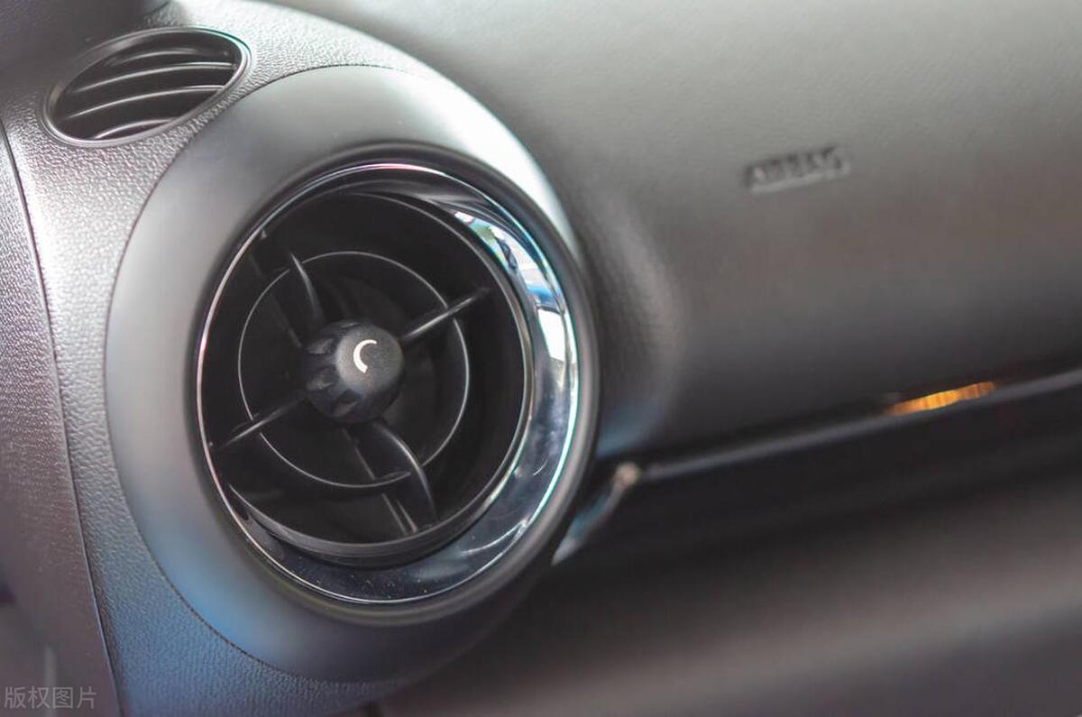 下车先关空调还是先熄火,汽车空调熄火是先关还是熄火后关