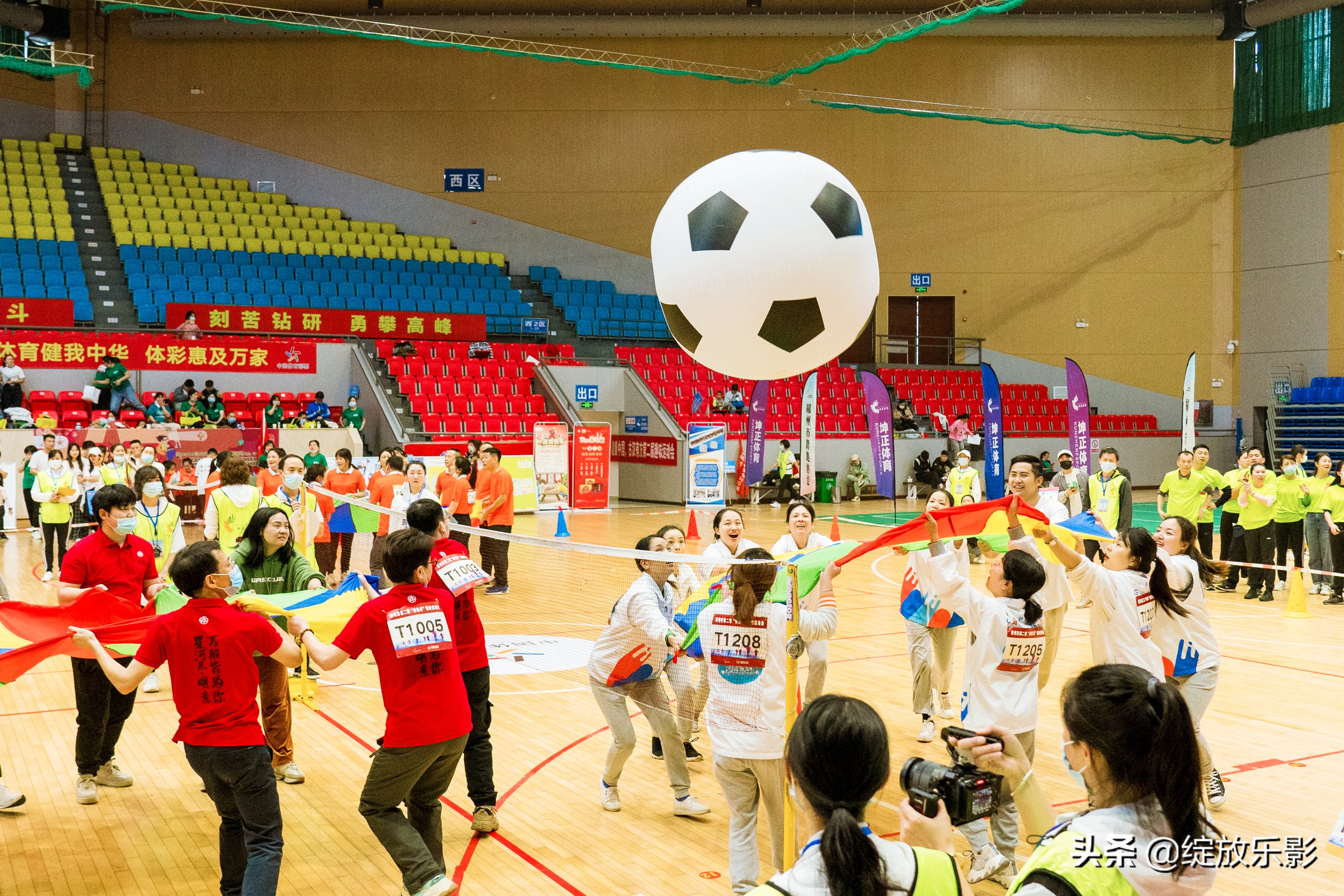 运动会开幕式舞蹈嗨爆全场,嗨翻全场的大赛
