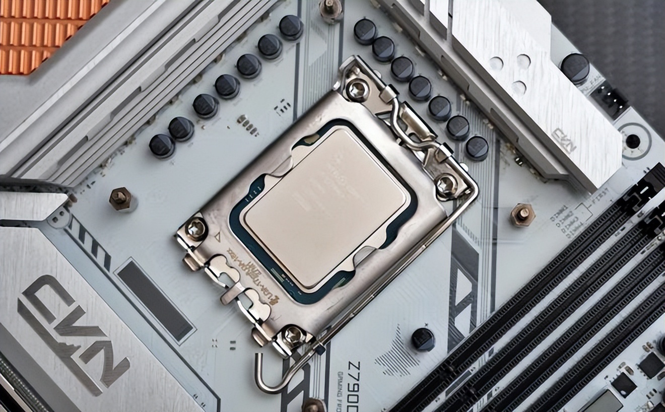 双11装机汇报:13700KF+七彩虹Z790+骨伽天吴T5水冷投入1个W