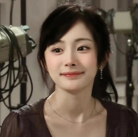 因整容毁掉前途的女星,整容改命的五位明星