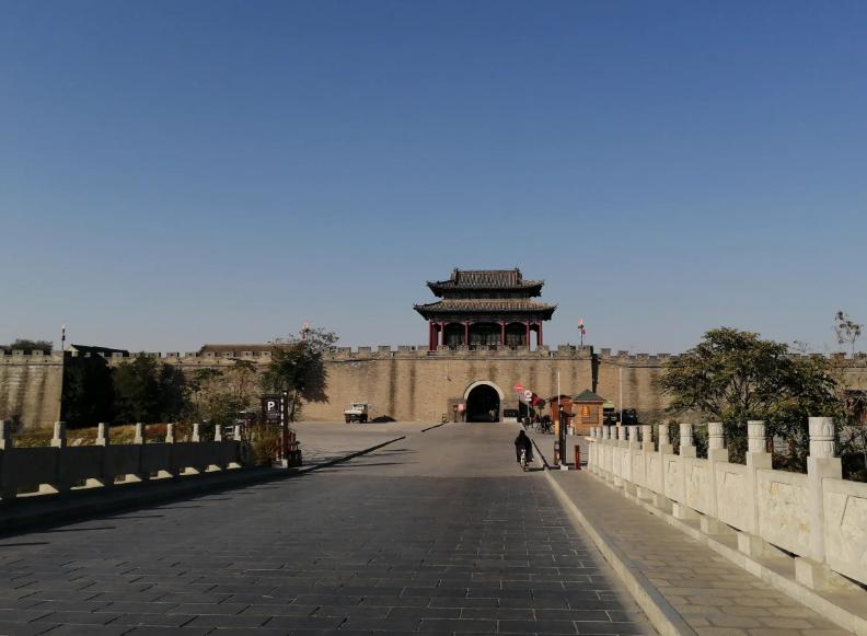 自古英雄出少年，这个城市专出美女，还被誉为“小北京”