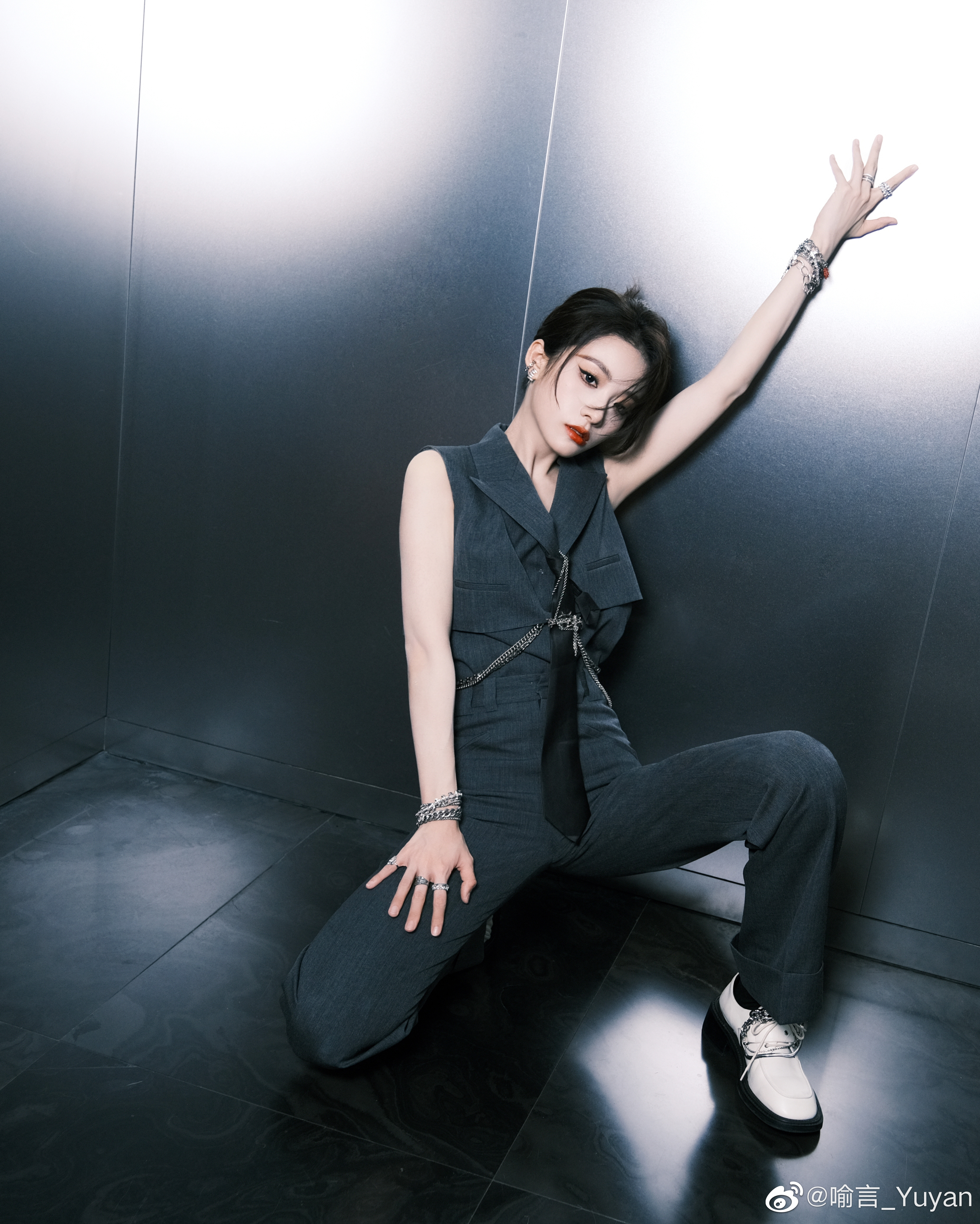 喻言央视打歌,喻言央视打歌舞台发型