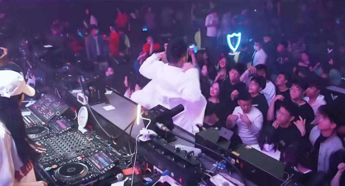 房贷车贷生活压力太大了怎么办,没有房贷车贷是不是很轻松