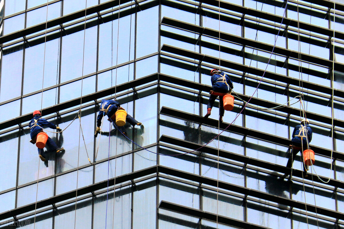 重庆高空外墙玻璃清洗公司,重庆高空外墙清洗服务企业资质