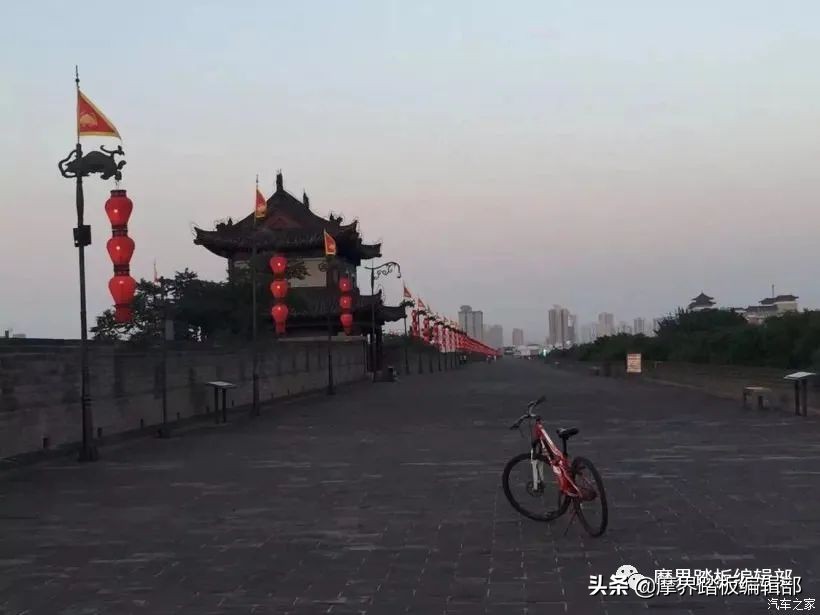 踏板女骑魔女桃子：从骑行单车后入坑标致姜戈150的*藏西**摩旅之行