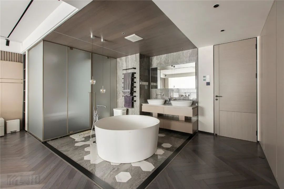 106平现代轻奢开放厨房,大别墅轻奢风的开放式厨房