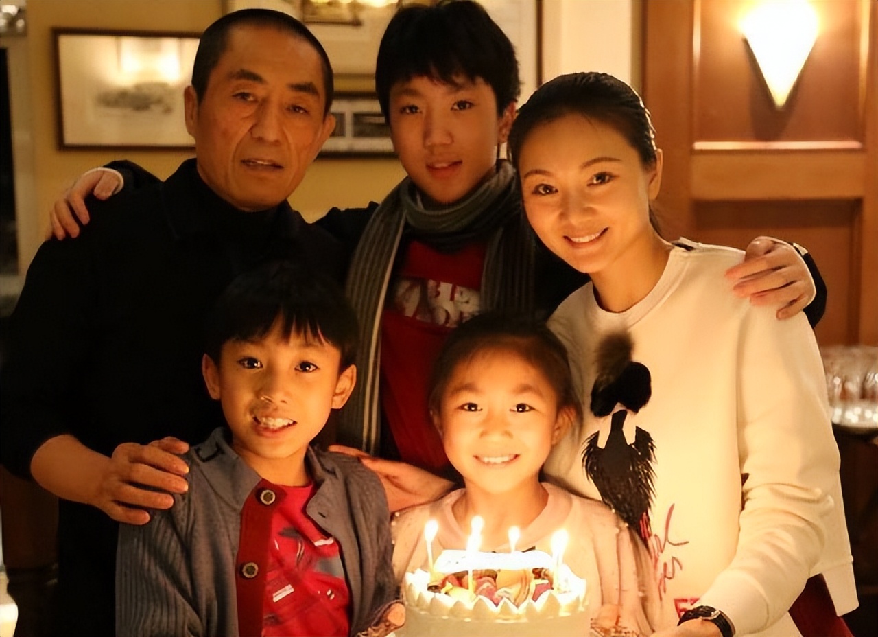 张艺谋毕业典礼,张艺谋参加长子毕业礼