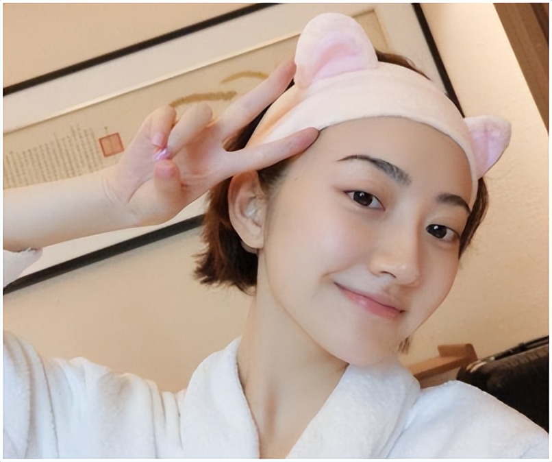 强捧不红景甜：坐拥3.5亿豪宅被张继科拒婚，资源逆天金主成谜