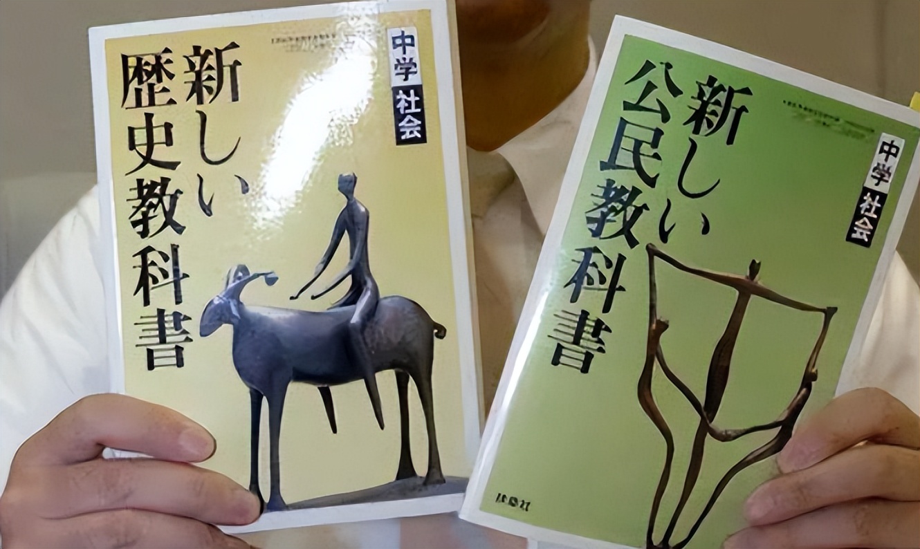 小泉纯一郎参观抗日战争纪念馆,小泉纯一郎2001年访华