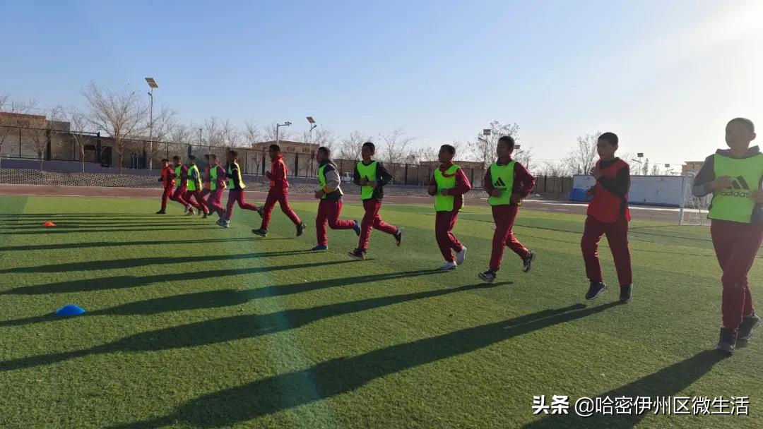 哈密这些学校有足球！有快乐！有梦想