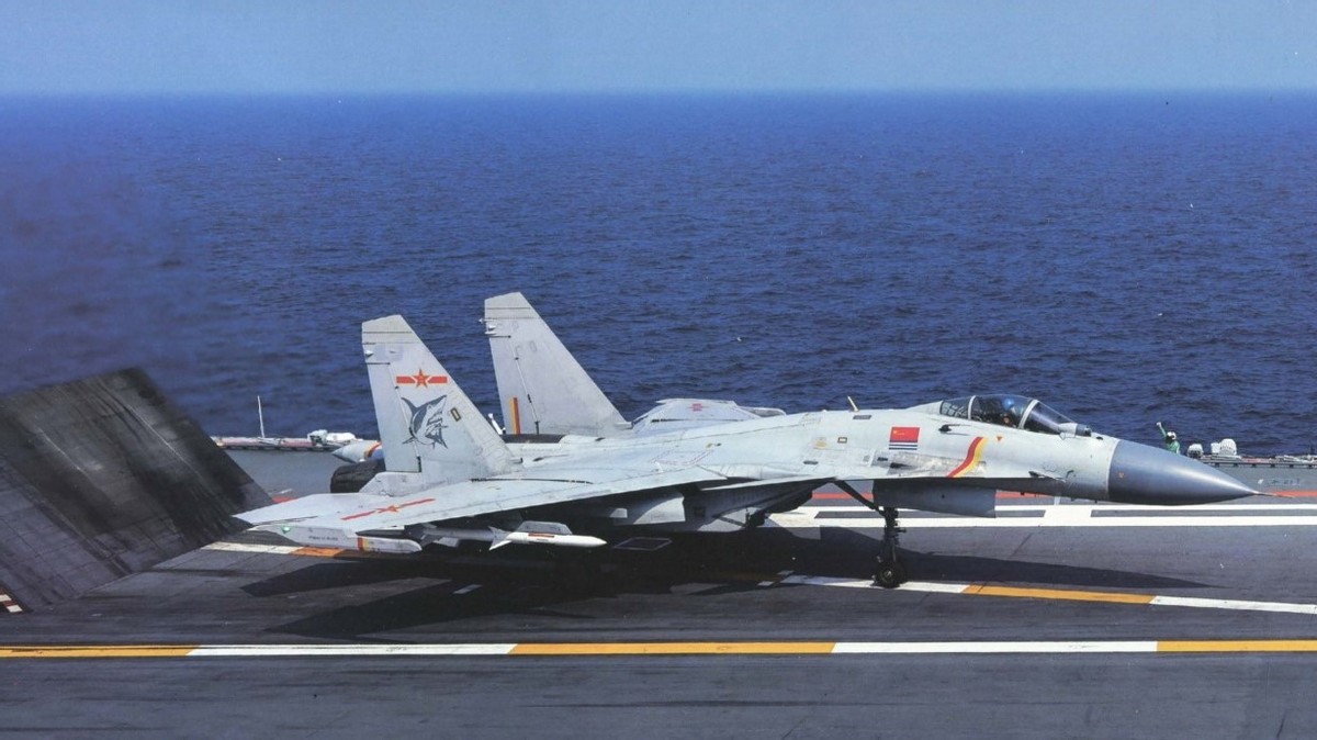 歼15首次展示,航展歼15展示武器