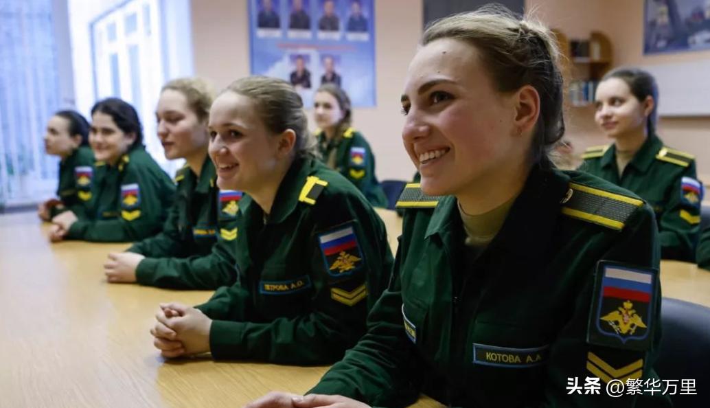 俄罗斯军人打仗工资是多少,俄罗斯军队一年赚多少钱