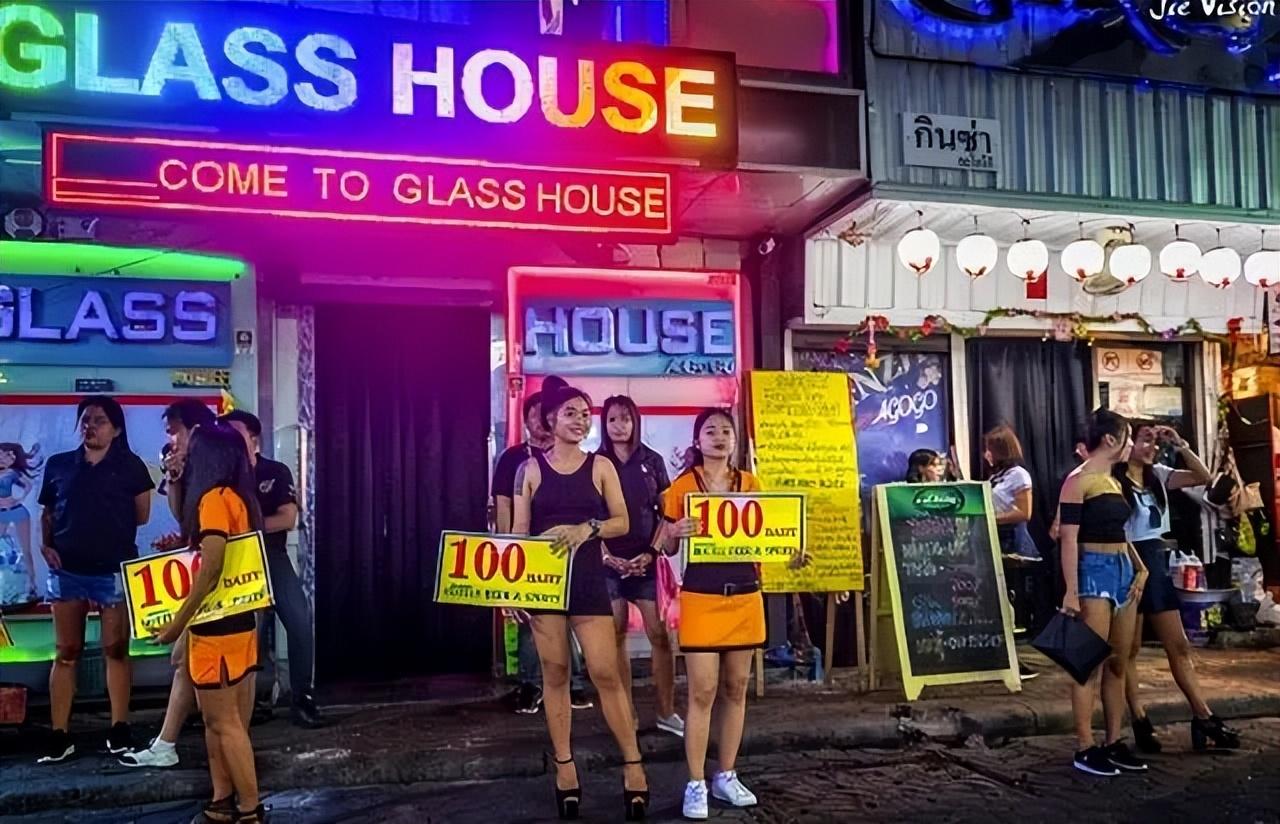 揭秘美国情色历史:为何看似色情泛滥的美国,多数*交性**易不合法