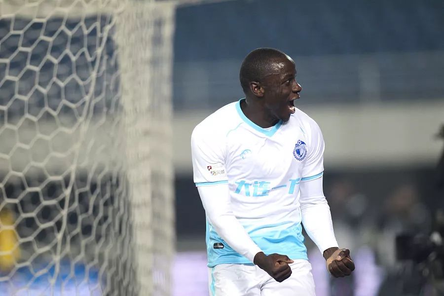 穆谢奎：打篮球出身的大连人队史第一射手，35岁还在中超名列前茅