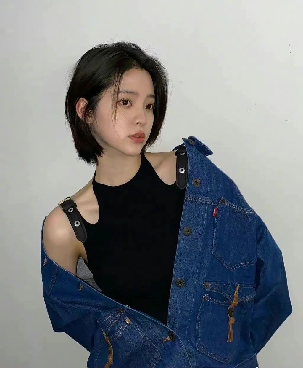 秋款牛仔外套怎么穿好看又时尚,秋天大版牛仔外套怎么搭配好看