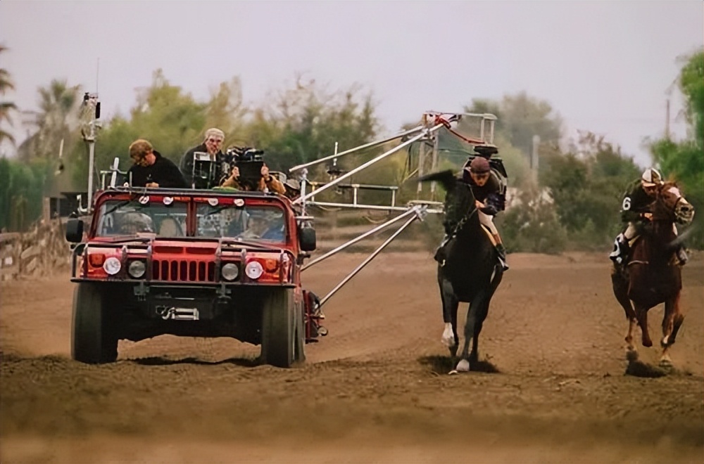 《奔腾年代》的主角如何通过努力和梦想,实现个人成长与奋斗