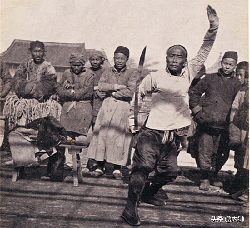 嘛叫绝招？绝招就是杀人招，不信，且看津门一老者如何操练的