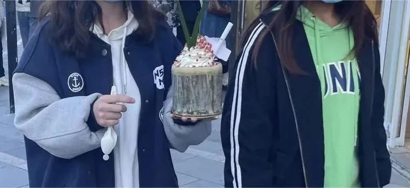 全网疯传的“章鱼拿铁”事件，正在恶心中国年轻人