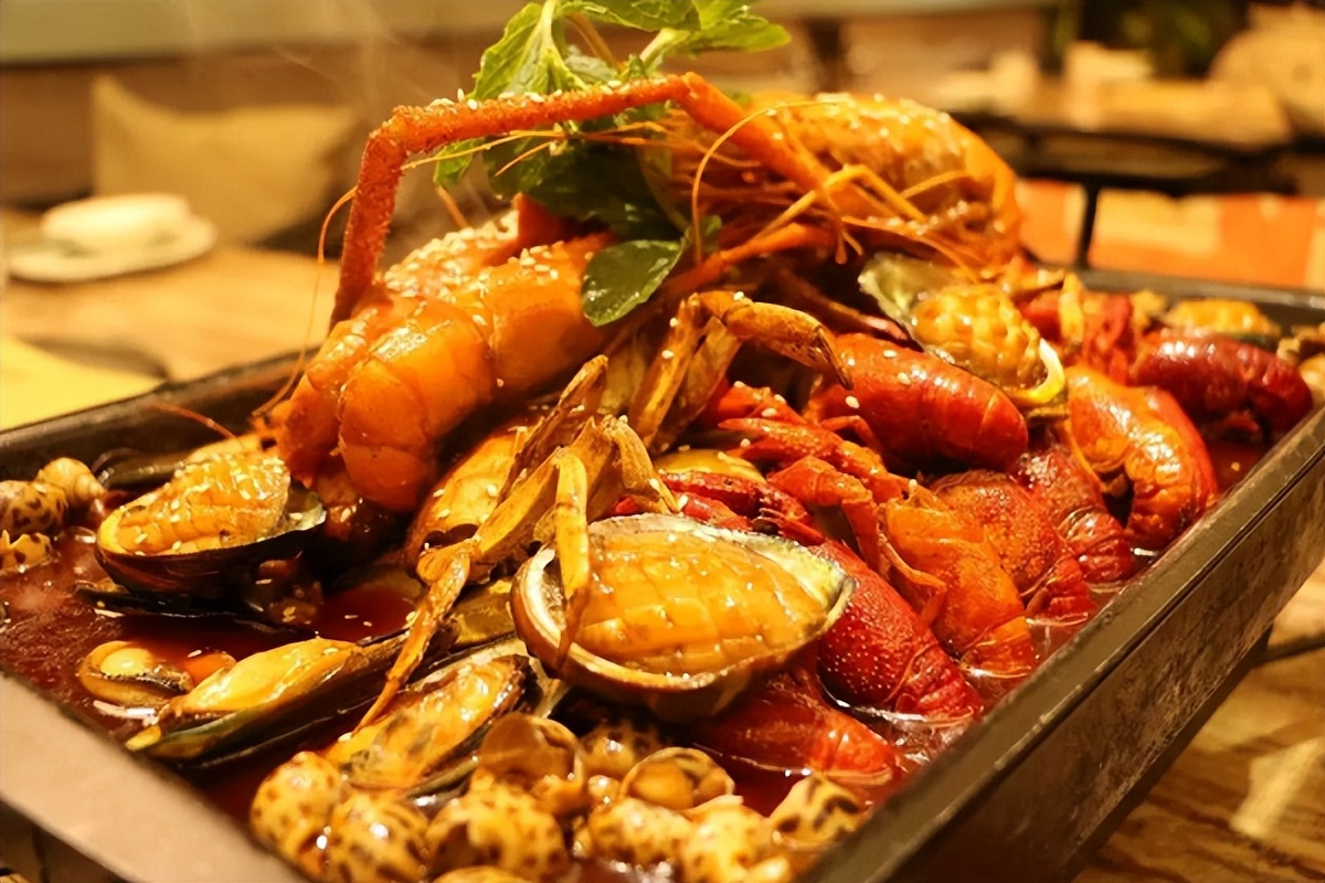 江西吃小龙虾,小伙79元自助吃80斤小龙虾