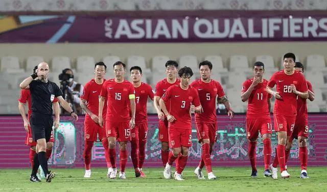 比起2035成为足球强国的目标，可能先把冠军奖杯做好更现实！