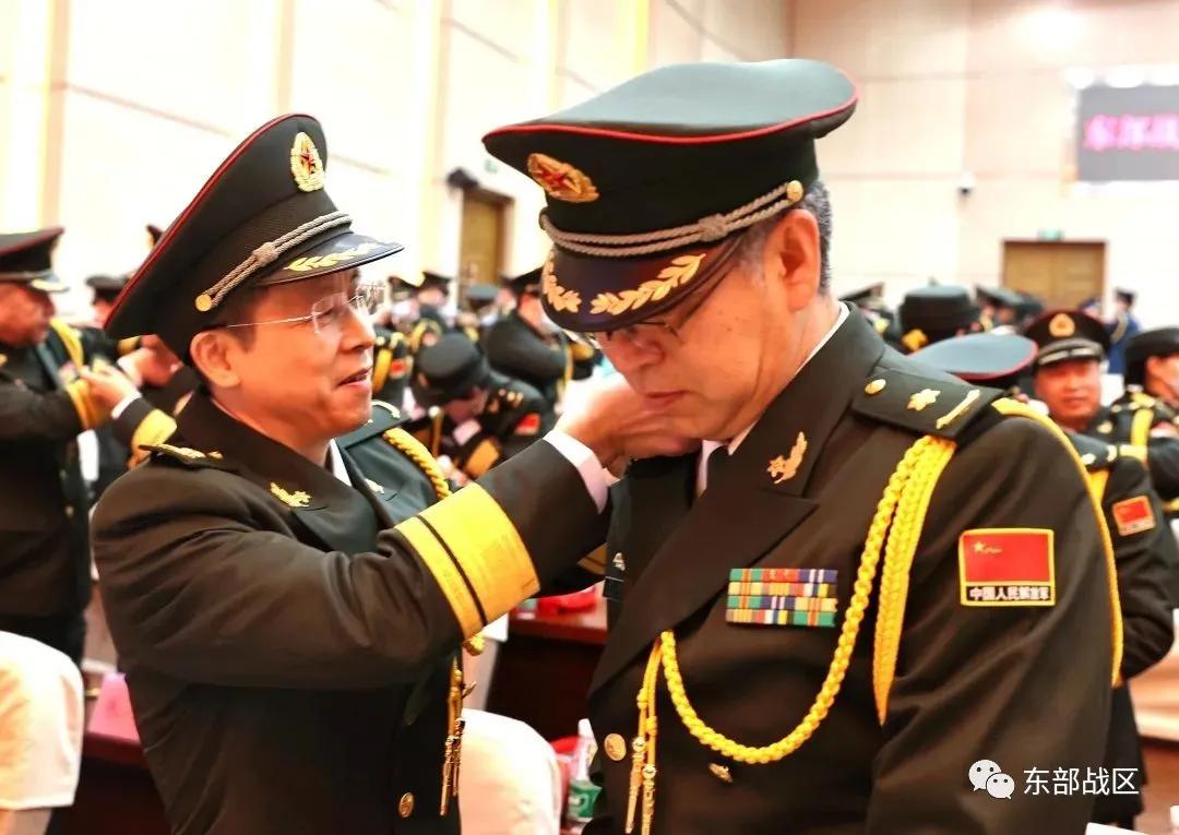 文职干部都授衔了吗,文职人员改任军官通知