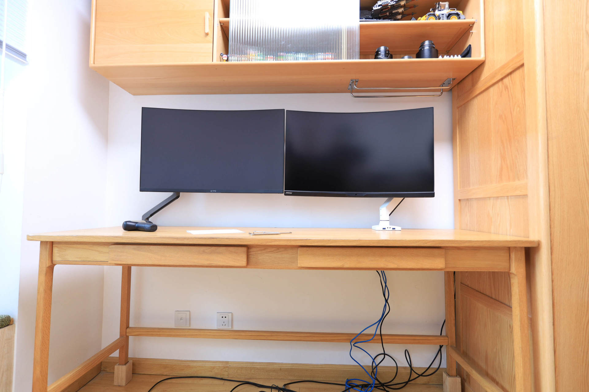 23.8英寸显示器桌面效果,桌面1.3米扩展显示器