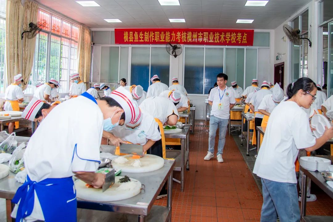 做鱼生也能考证!84人将获广西首批“横县鱼生制作”专项职业能力证书