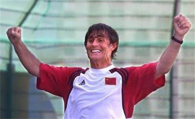 孩子十岁被体育教练看中,米卢夸赞的足球天才