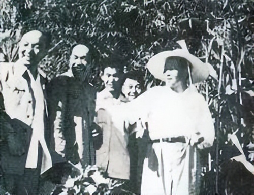 北戴河会议——社会主义制度加共产主义思想