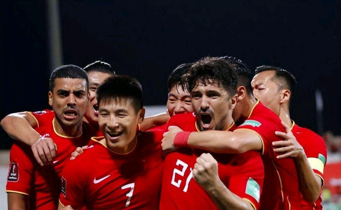 武磊和艾克森谁更强,让艾克森和武磊组成最强边锋