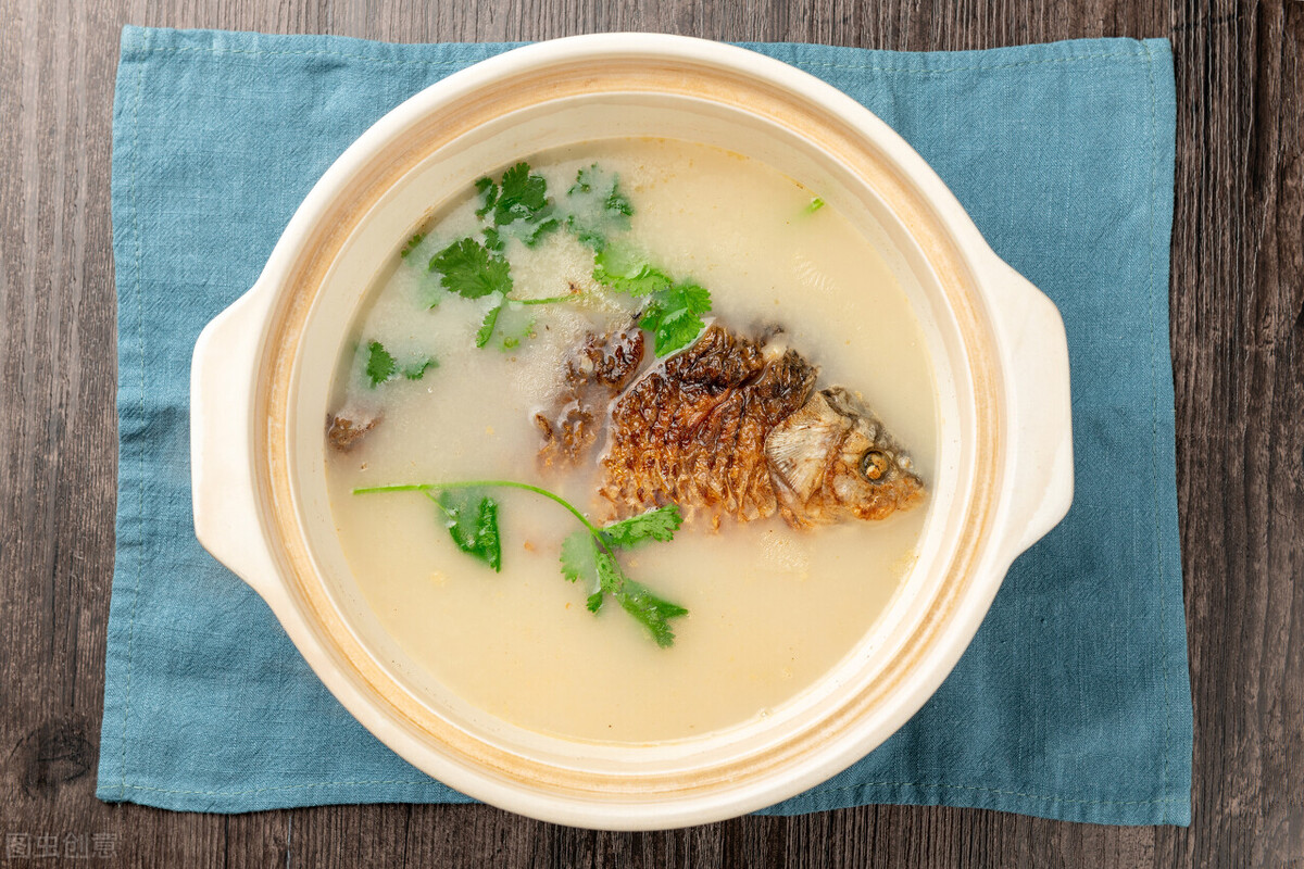 银耳木瓜鲤鱼汤月子餐做法,四宝鲤鱼汤月子餐做法