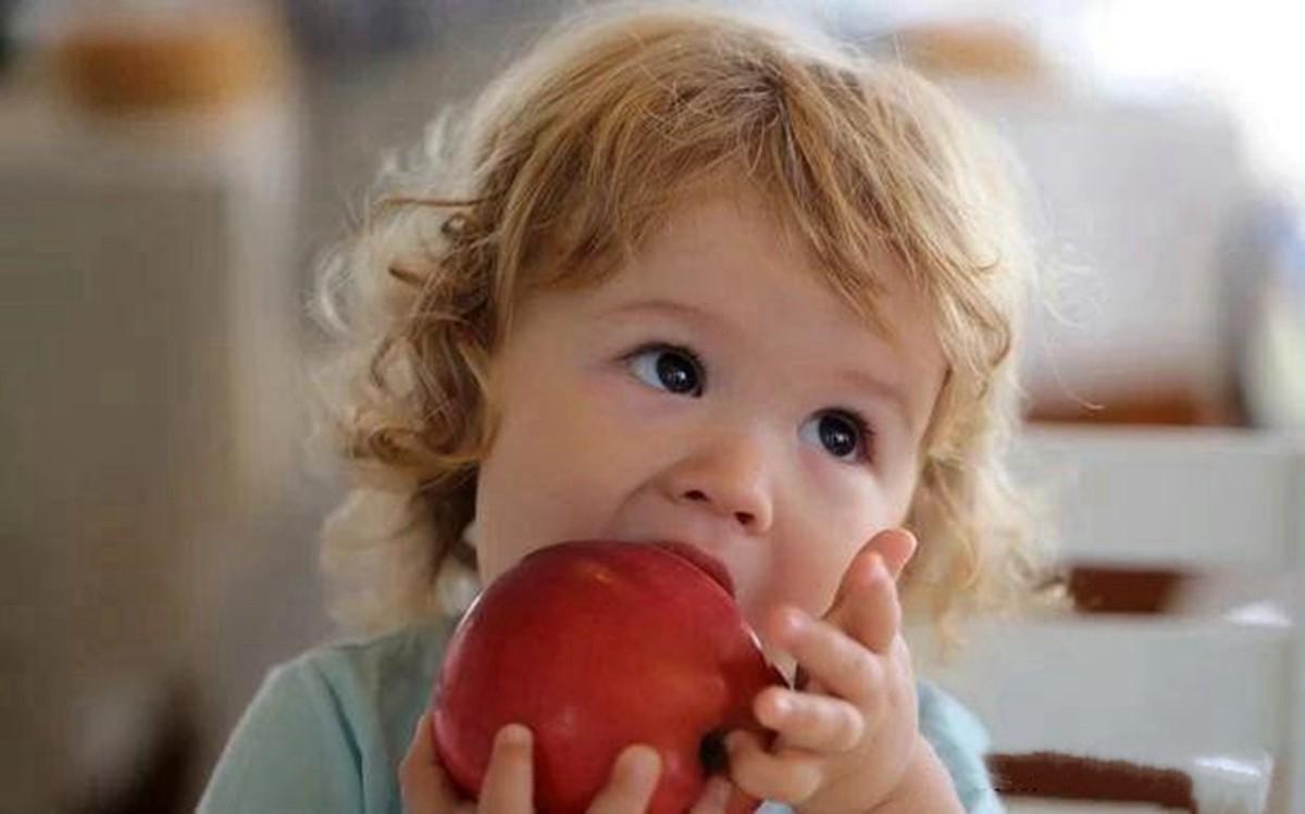 水果中隐藏很多的“水果刺客”,像这四类水果,家长要少给孩子吃