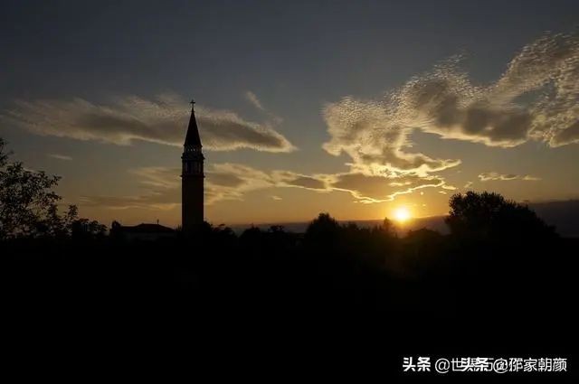 海明威两次坠机,海明威根据一战写的作品