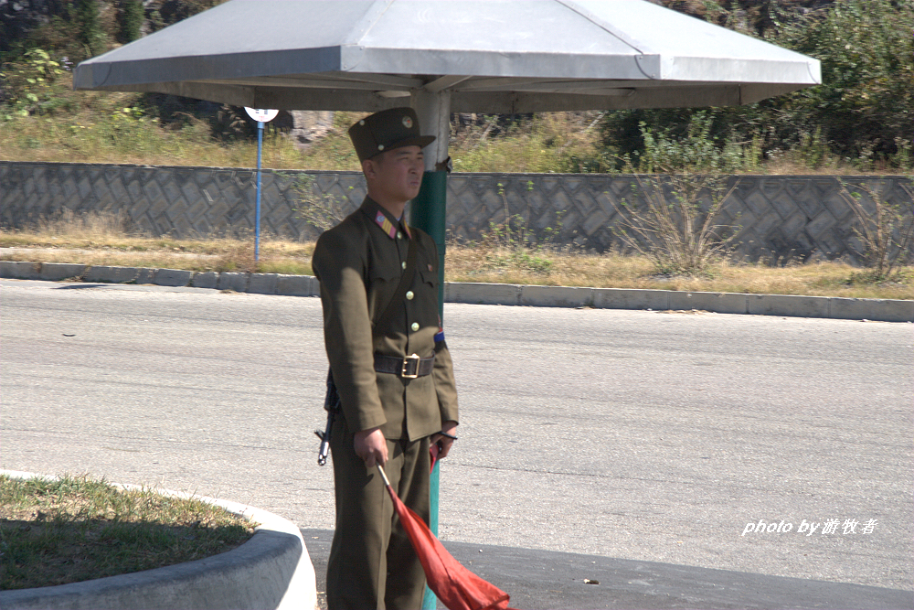 朝鲜士兵拍中国游客,外国人在朝鲜随便拍照会被抓吗