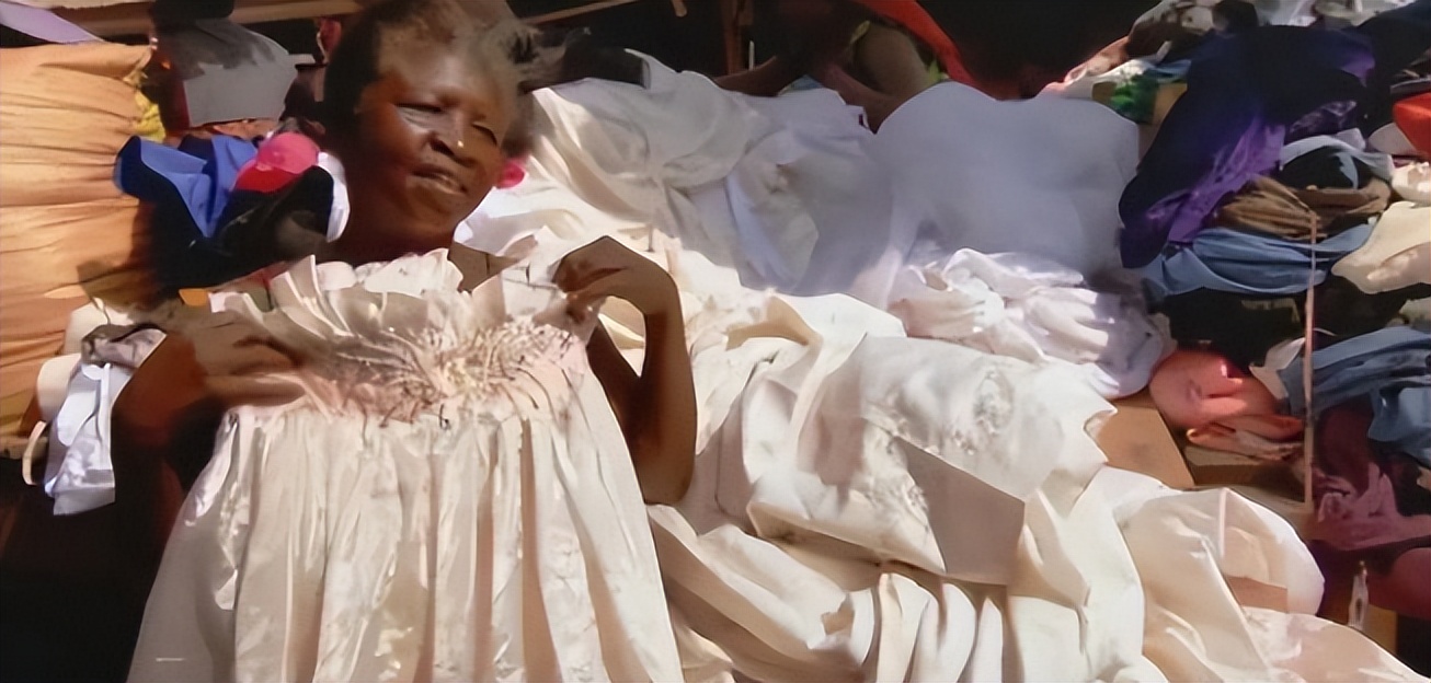 中国旧衣服被非洲人哄抢，一天能卖20万！女式内衣最受欢迎？