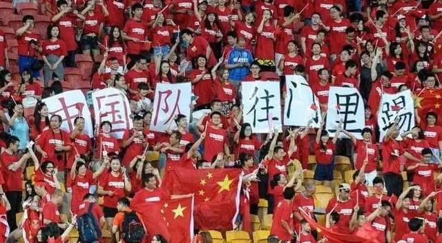 中国足球举步维艰也在负重前行,中国足球总投入