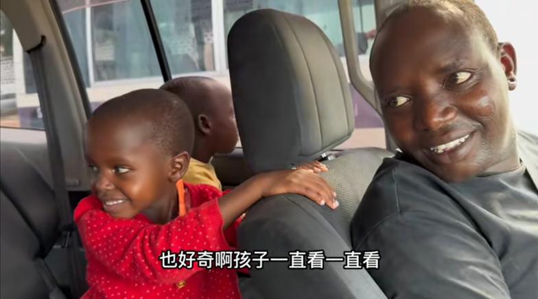 非常有良心的非洲保镖替老板省钱