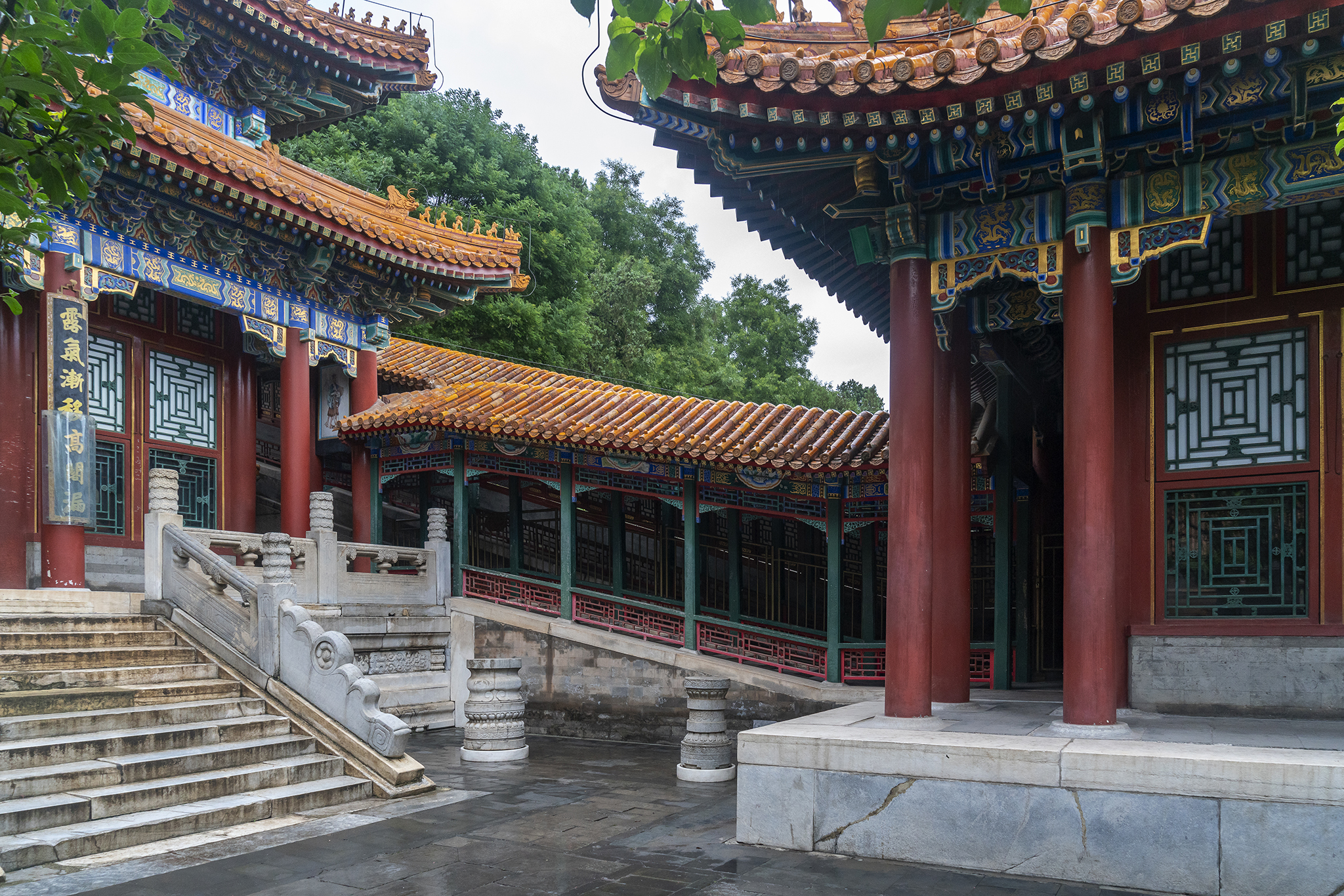 漫步北京颐和园,走颐和园长廊寓意