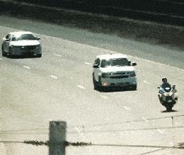 隔壁的单亲妈妈来我家借跑步机,但是为什么她还穿高跟鞋?: