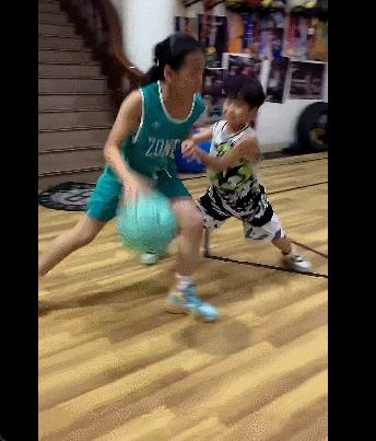 勇敢的真空！文斑亚玛姐姐的低胸连衣裙！有人忍不住开始