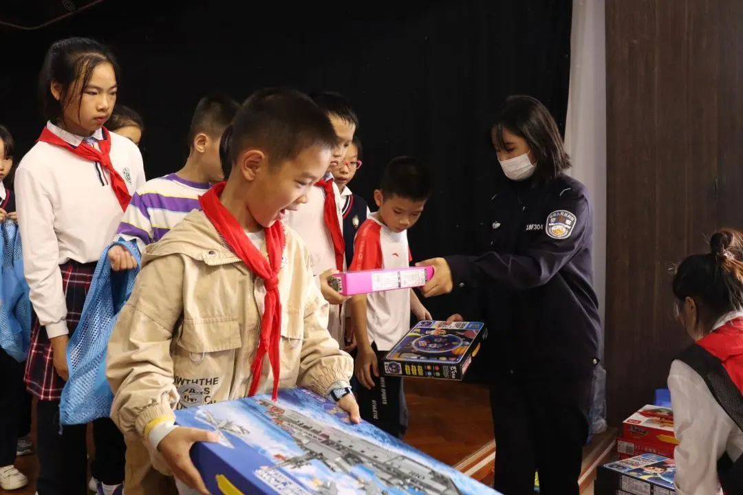 学习宣传贯彻*党**的二十大精神｜助力乡村振兴南宁公安在行动