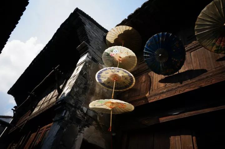 乌镇是个很美很美的地方,乌镇一个让人流连忘返的地方