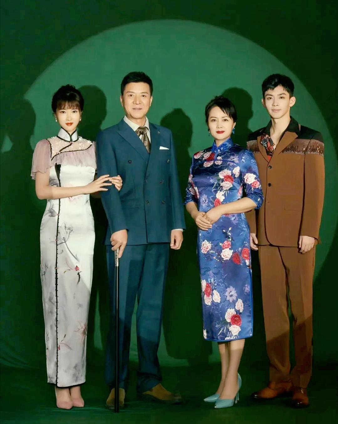 刘思博和奚望的妈,刘思博和妹妹奚望合影