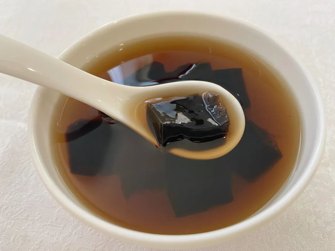 影星邓超曾在八一广场打地铺揭秘老南昌纳凉那些事儿