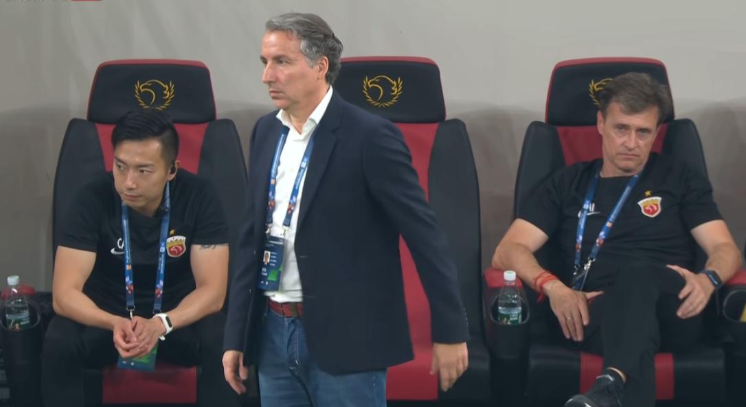 活久见!中超领头羊主帅被喊下课,媒体人:上港愧对后恒大时代