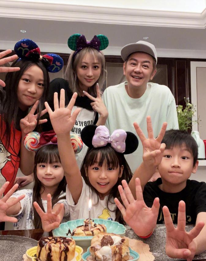 十位感染新冠的名人有没有死,12月因新冠去世的名人