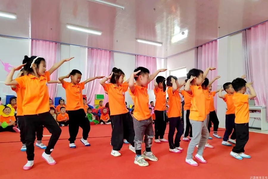 六一儿童节花儿与少年,六一儿童节花儿向阳开