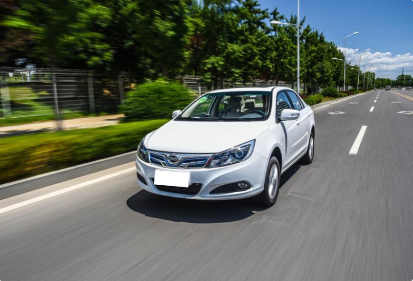 买车太纠结，想租电动车先体验一番，没想到请来一个“爹”