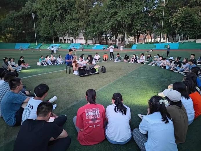 上课时学化妆,上课学化妆