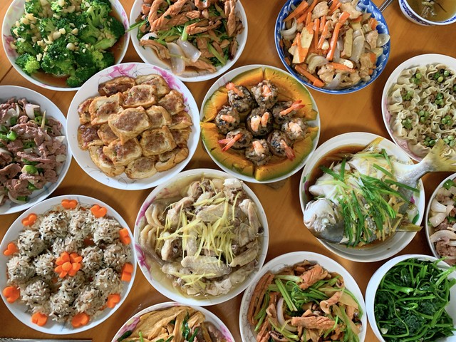 她积蓄15万带孙儿9年，偶然看到儿媳手机里的网购记录，伤心回家